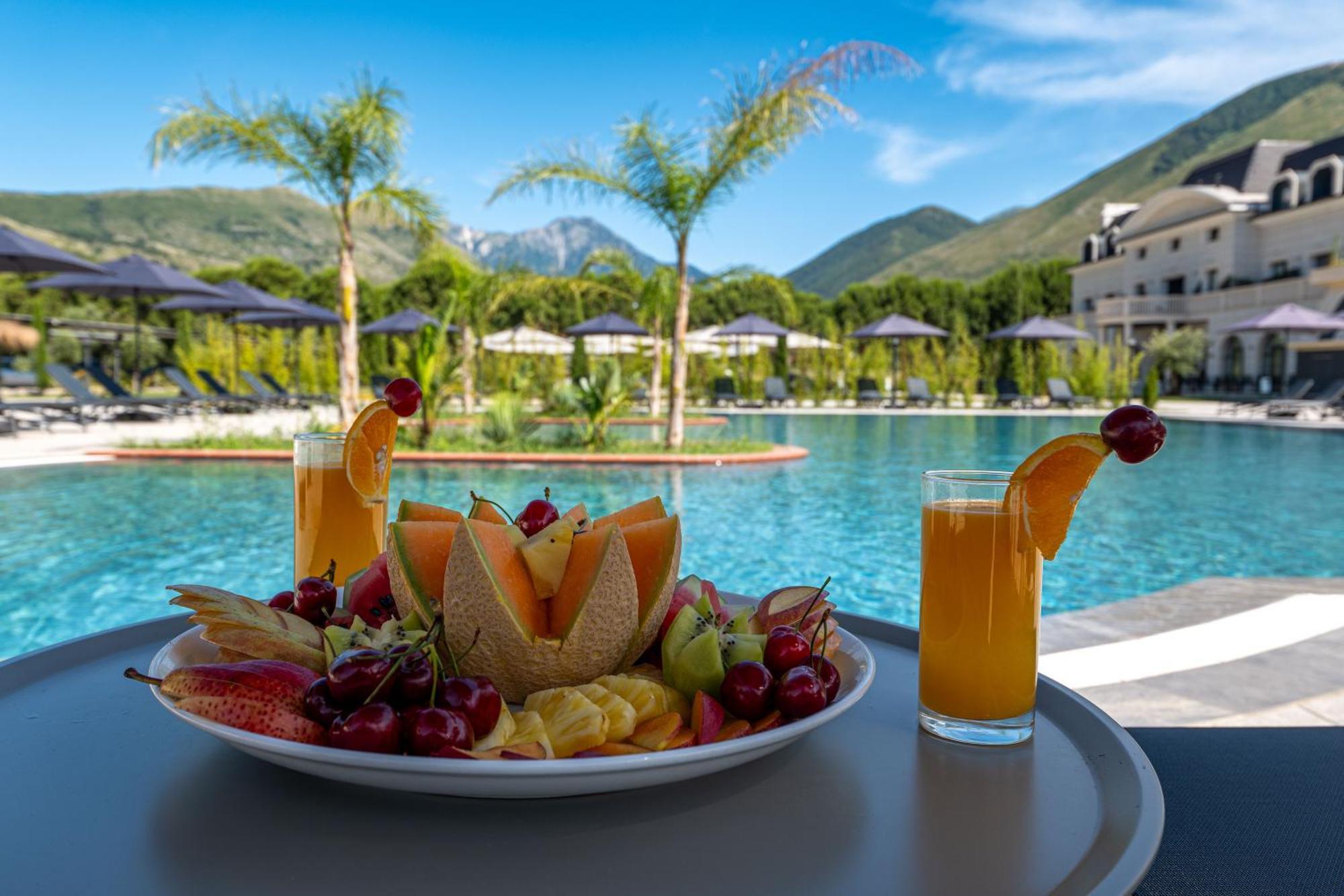 Acros Resort فلورا المظهر الخارجي الصورة