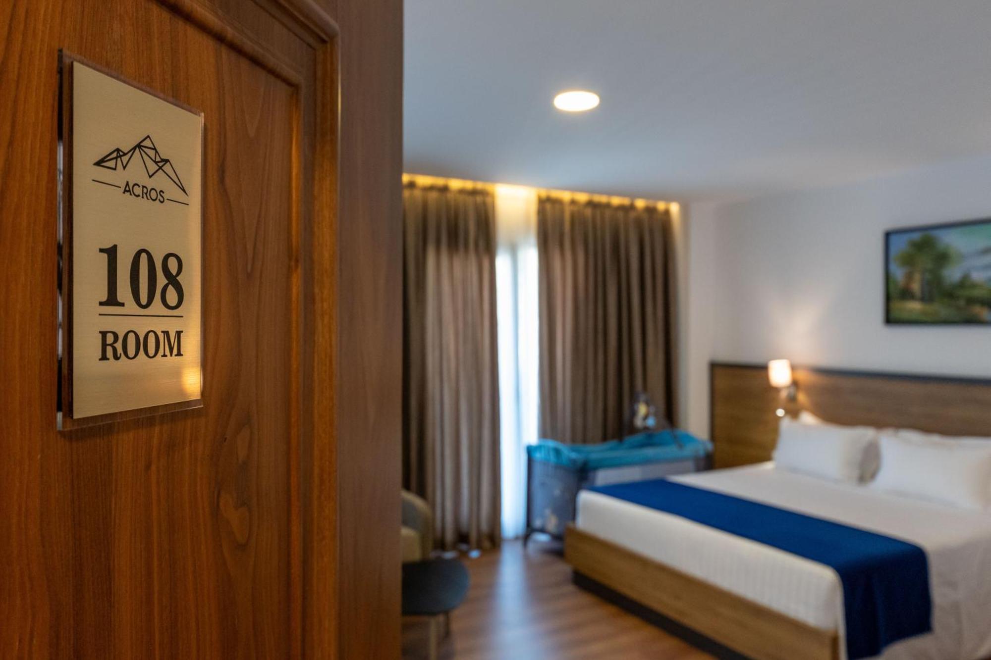 Acros Resort فلورا المظهر الخارجي الصورة