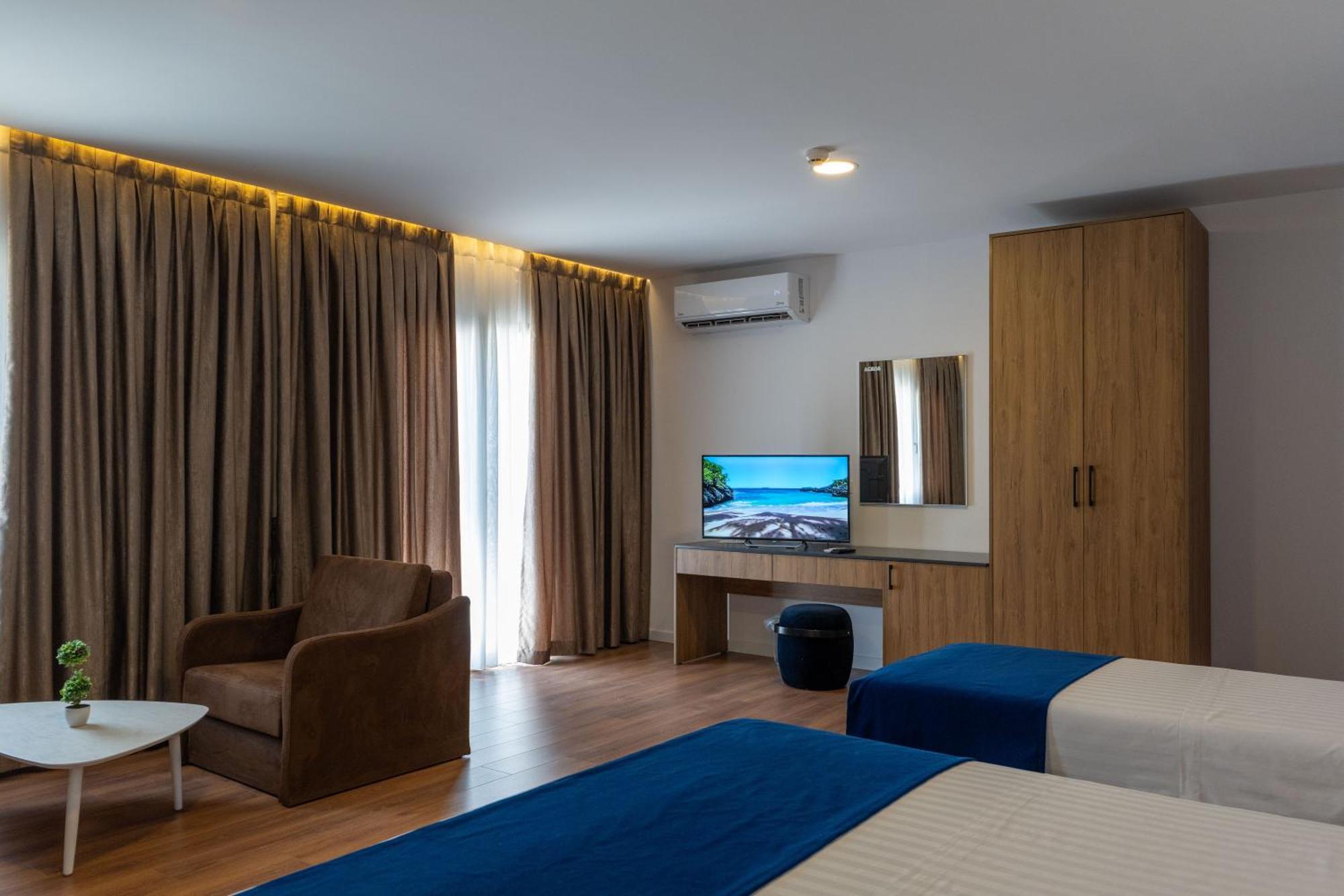 Acros Resort فلورا المظهر الخارجي الصورة