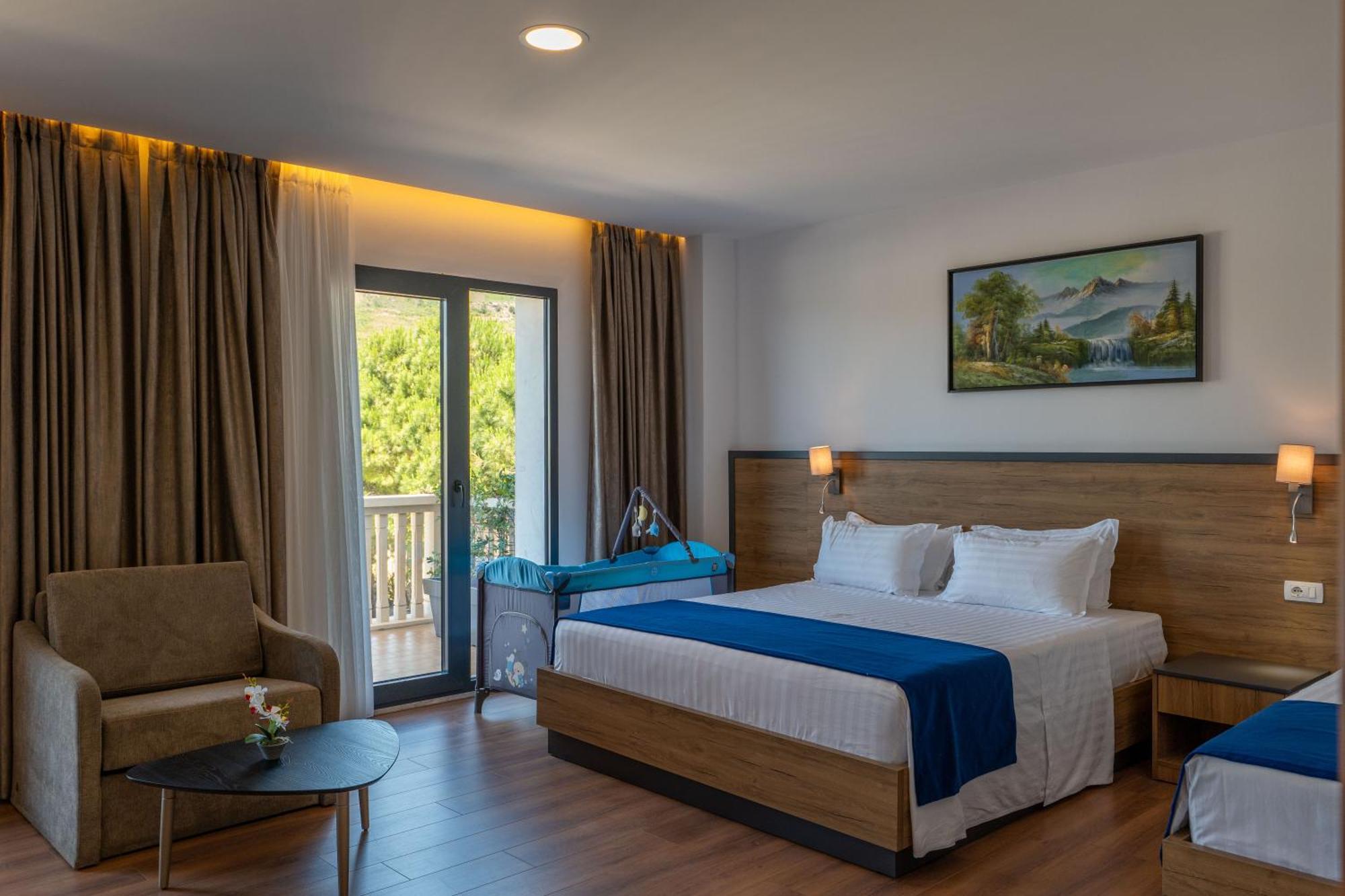 Acros Resort فلورا المظهر الخارجي الصورة