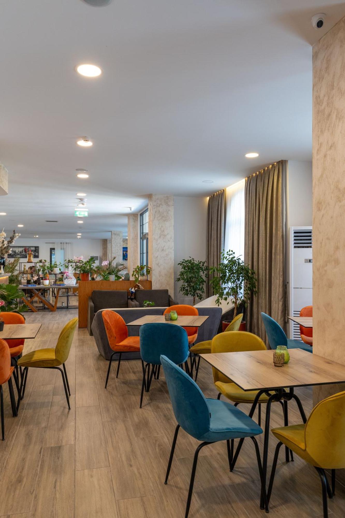 Acros Resort فلورا المظهر الخارجي الصورة