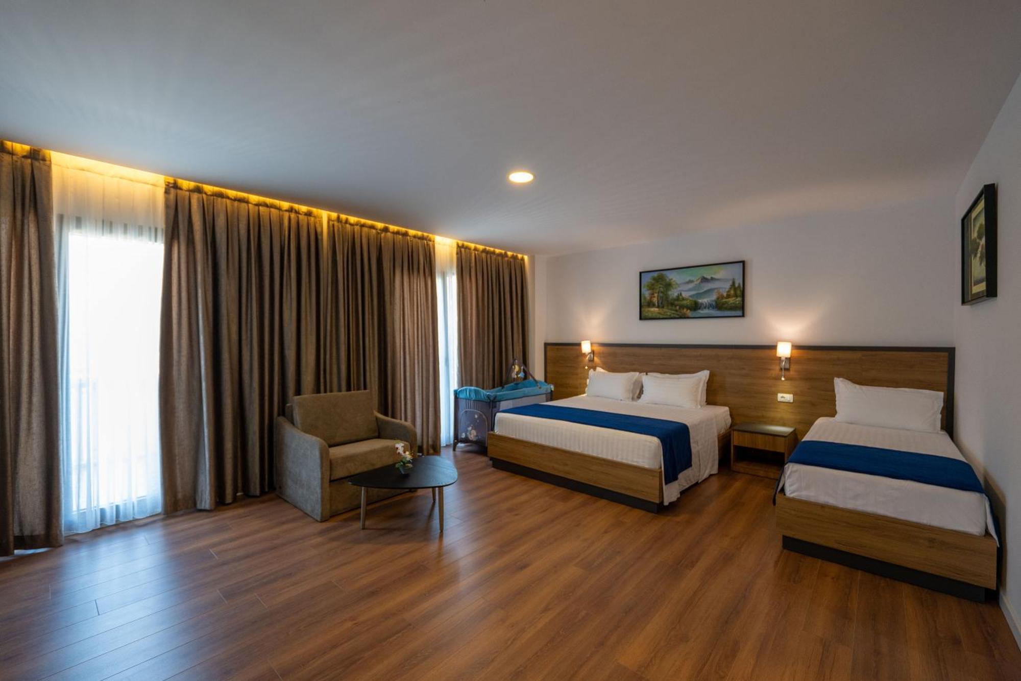 Acros Resort فلورا المظهر الخارجي الصورة